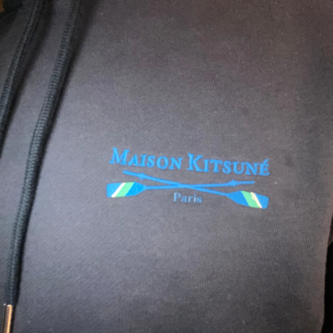 Mörkblå hoodie från Maison Kitsuné - 91