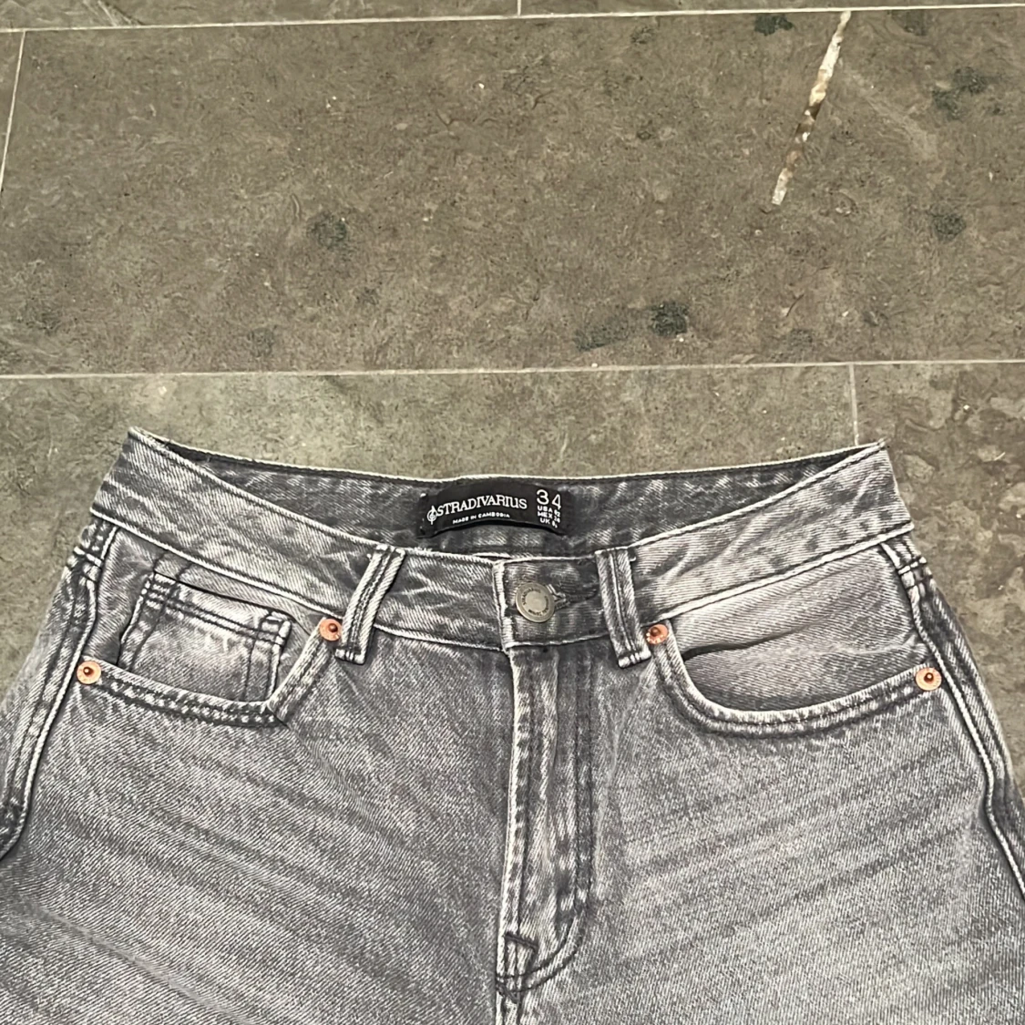 Grå jeans från Stradivarius - 3