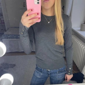 Tröja - Säljer nu denna tröja från Lindex’s Holly & Whyte kollektion. Nästan aldrig använd, som ny, inga defekter! Passar S också💗Säljer i marinblå också, kolla in min profil!🩷
