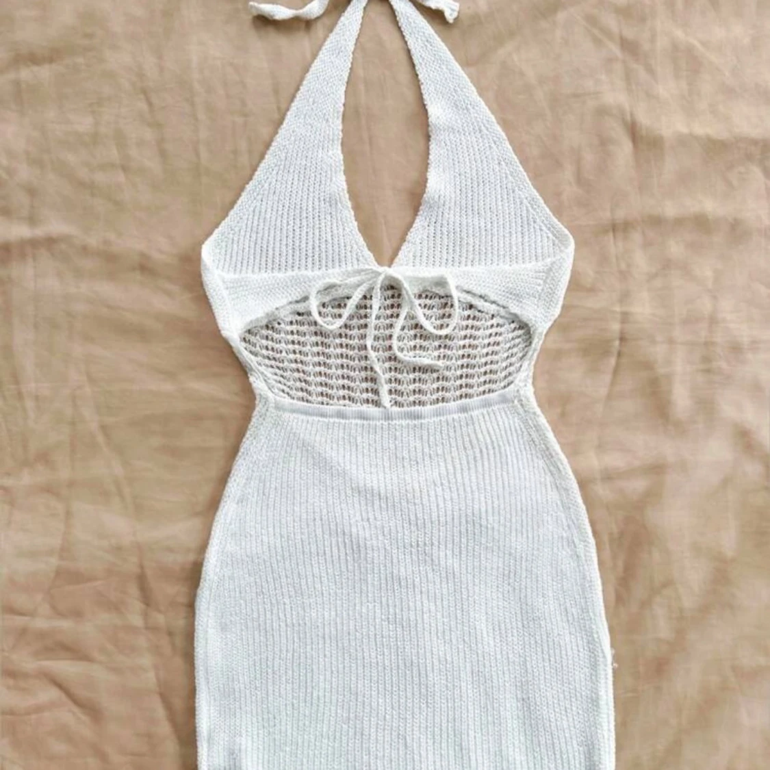 Vit stickad klänning