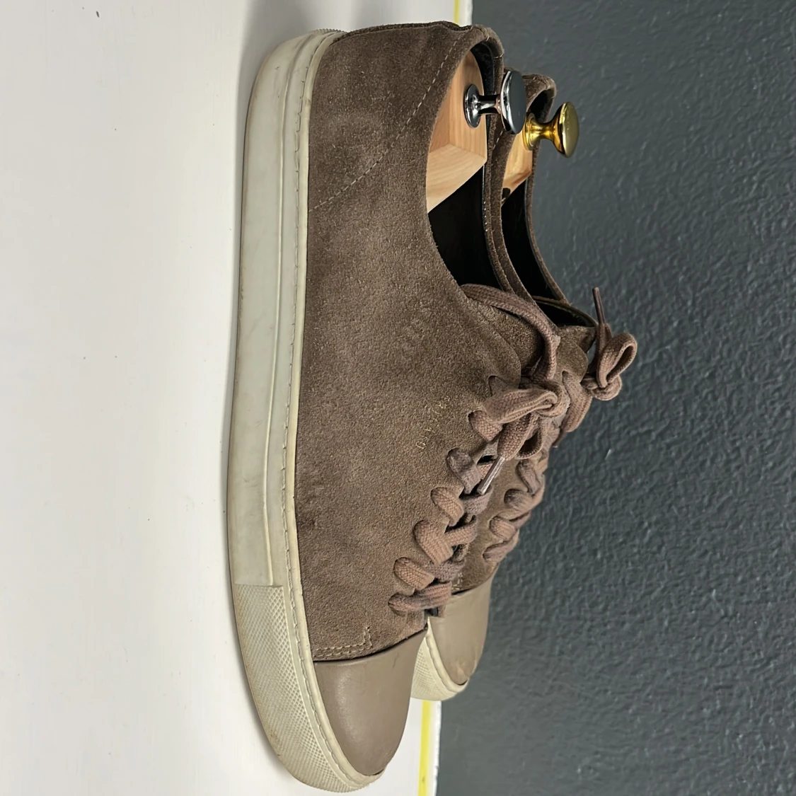 Bruna mockasneakers med snörning - 92