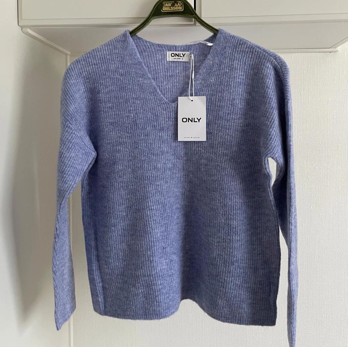 Ljusblå stickad tröja från ONLY M OANVÄND - 92