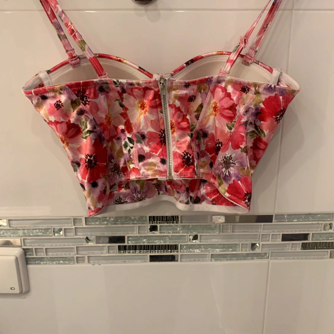 Blommig korsettopp från Amisu - 90