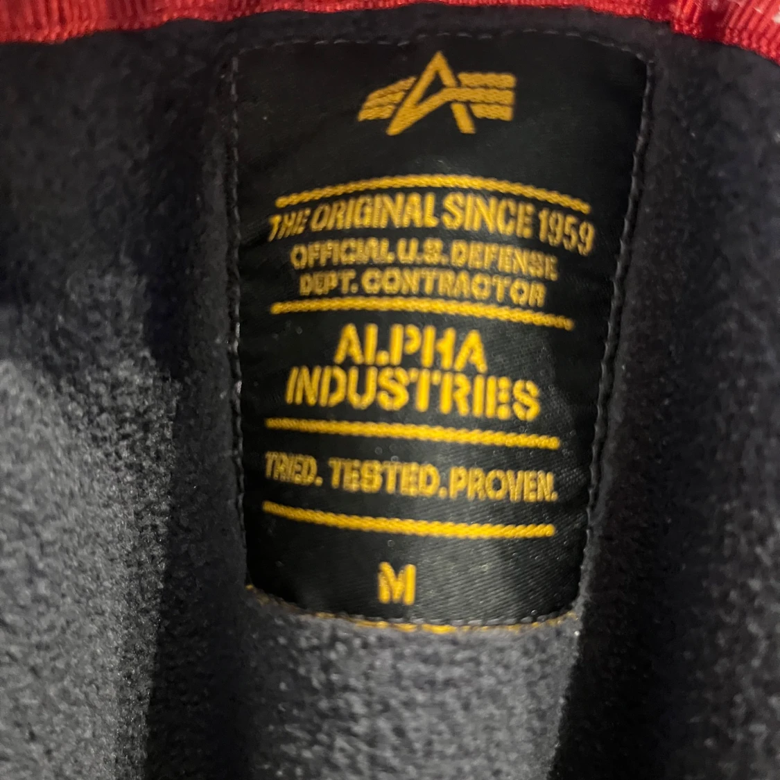 Grå hoodie från Alpha Industries - 91