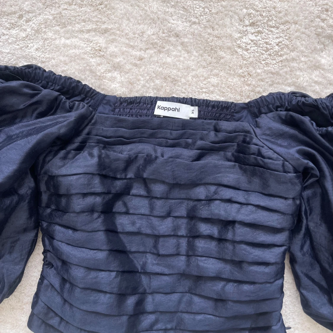 Marinblå offshoulder topp  - 90