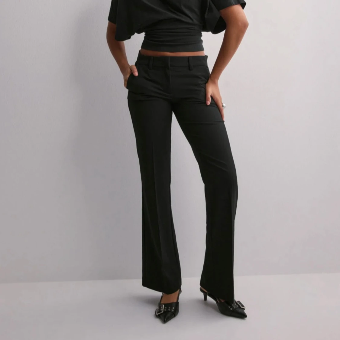 Svarta bootcut byxor - 93