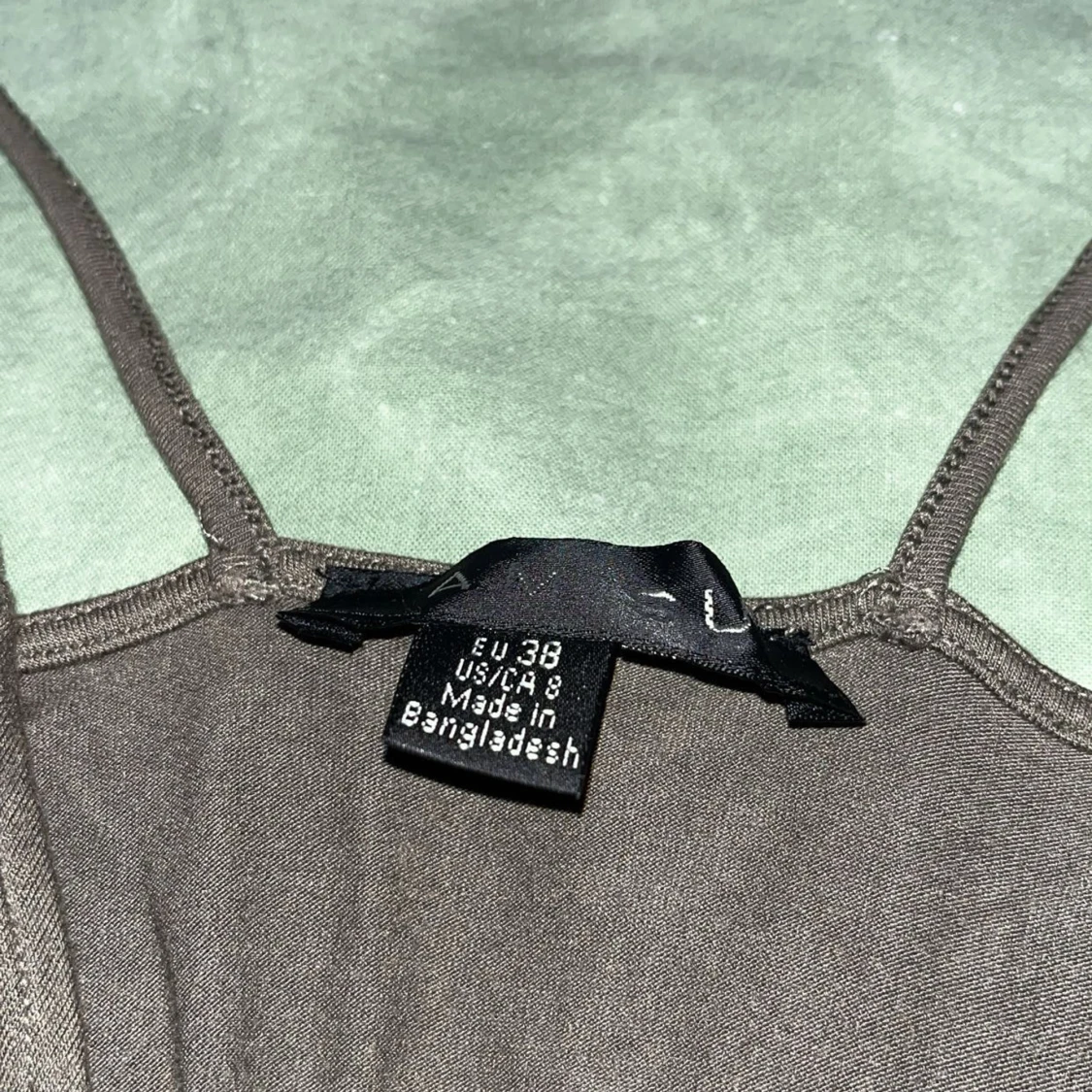 Brun/grön klänning med smala axelband - 92