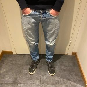 Dondup jeans - Riktigt feta dondup jeans | W 34 - passar mer W 30-31 | mycket bra skick, slitningarna på bakfickorna är orginal,inga defekter | fraktas inom 24 h | priset är ej hugget i sten 🪨 |
