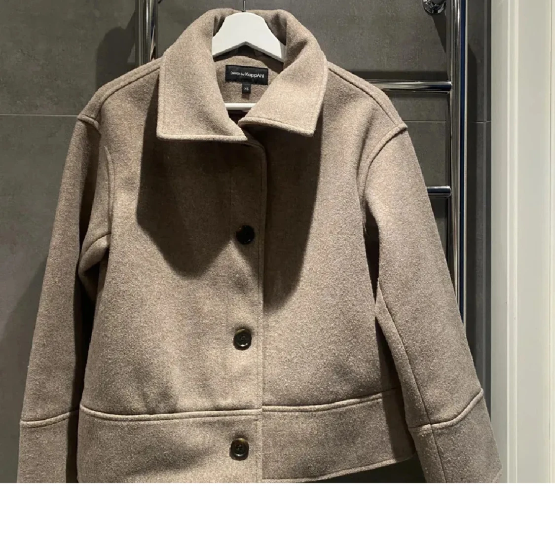 Beige kappa från Kappahl - 90