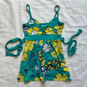 Topp  - Topp som knyts runt midjan Vid köp av flera varor får du rabatt 💛