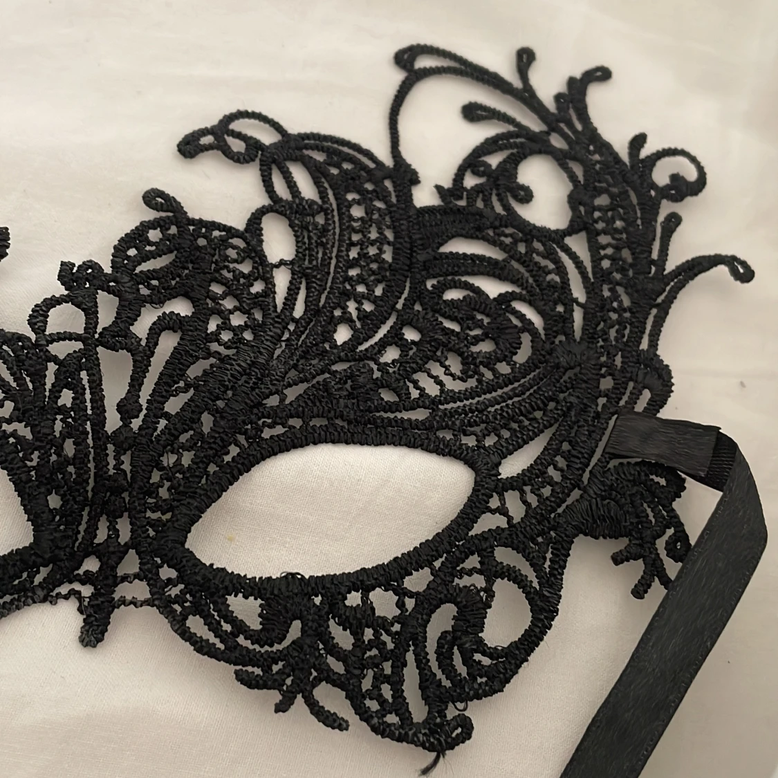 Svart spetsmask - 90