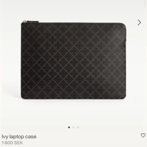 by malene birger laptop fodral - datorfodral by malene birger - Ivy chocolate brown  26,5 cm x 36,5 cm I superfint skick