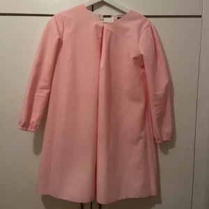 Rosa puffig klänning - Köpt i Italien, aldrig använd