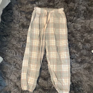 Pyjamas byxor  - Väldigt bra skick utan skador.