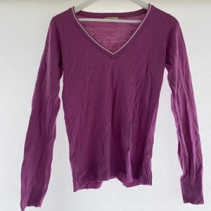 Vintage långtröja Vila - Långtröja från Vila. Vintage. Knappt använd. Storlek: S. Hör av er vid eventuella frågor!!