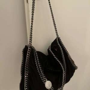 Stella mccartney bag - Brand new stella mccartney bag authentic aswell, hasnt been used much so thats why ill get rid of it