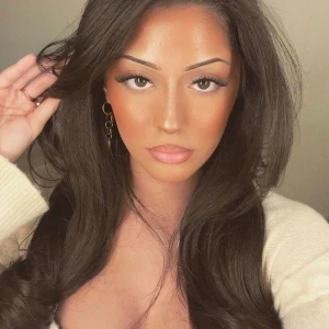 Örhängen  - Väldigt fina örhängen som är i samarbete med @raquelle055  Finns i guld och silver. Köp för 99kr/st Eller 185kr/ paret. Modell 147 Smyckes ställningen finns även att köpa för 299kr!