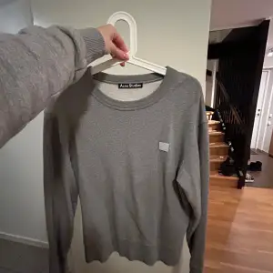 Sweatshirt från acne Använd under 5 gånger 