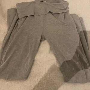 Bootcut byxor  - Bootcut byxor från Gina Tricot 