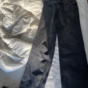 Säljer dessa low Waits Jeans då jag aldrig använder de  - Strl 36 använda max två gånger så de är som nya