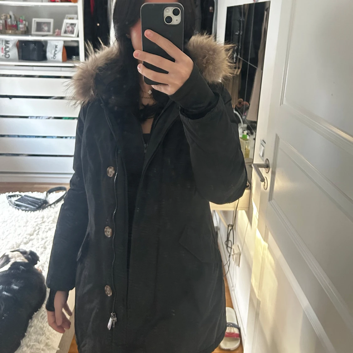 Svart parkajacka med pälsdetaljer - 91