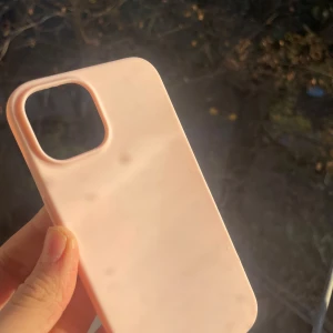 Iphone 13 Mobilskal - Ljusrosa jättegulligt mobil skal till Iphone 13🩷 Kan mötas upp i stockholm😊