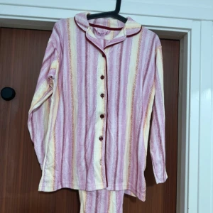 Pyjamas set ny - Helt nytt pyjamas set storlek S 