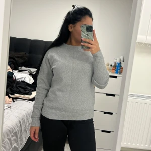 Vero Moda tröja - Vero Moda stickat tröja, storlek S. Nyskick, använd 2 gånger. Pris 200kr