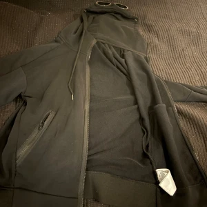 Cp company  - Har inte använt den för de är lite stor och kan inte skicka tillbaka den för de har gått för lång tid 