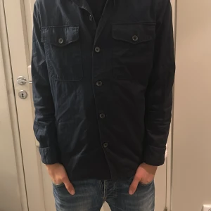 East West overshirt  - Tja säljer nu min East West overshirt perfekt till hösten skick 9/10