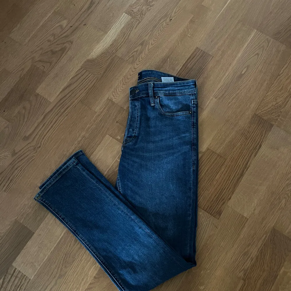 Säljer dessa jeans då jag ej använder dom, moddelen är slim Glenn och storlek 30/32, dom är endast använda 2 gånger, hör av dig vid fler frågor/bilder . Jeans & Byxor.