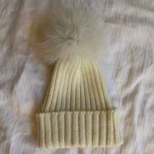 Mössa - Super gullig mössa💗 Det är inte äkta päls!