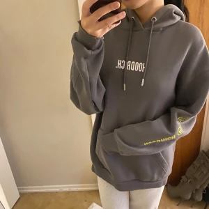 Hoodrich hoodie  - Hoodrich hoodie köpte för ett halv år sen knapp använd storlek xs nysick! Köpte för 899kr