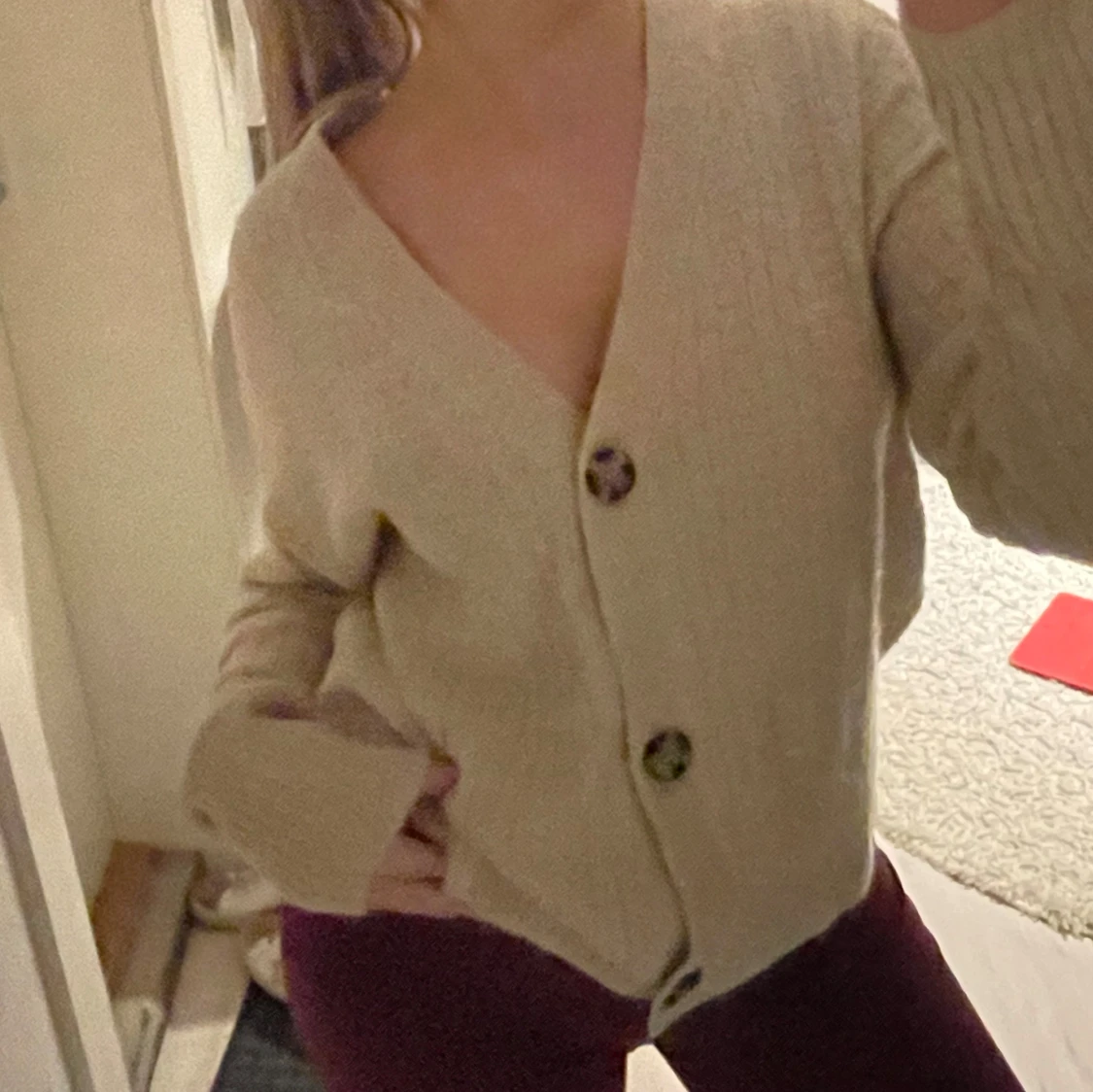 stickad beige tröja