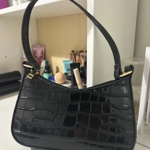 Skin väska - En helt ny skin väska, i bästa kvalitet! Den är ganska stor och ryms massor 😍