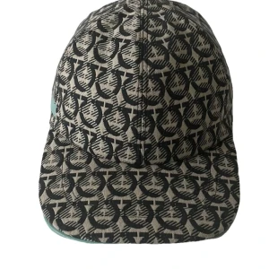 Salvatore ferragamo limited edition keps - Jag tänkte nu sälja min keps, den är limited edition (den blåa)