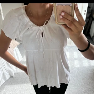 Odd Molly blus 🤍 - Vit blus/tröja från odd Molly. 🤍 