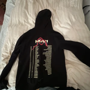 HOV1 HOODIE - super snygg hov1 merch hoodie