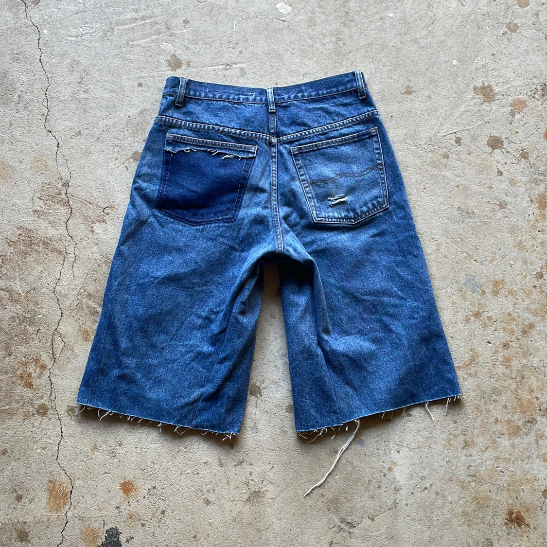 Distressed jeans shorts - 2