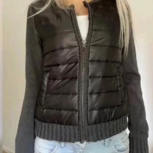 Cardigan jacka  - Nypris är 1200kr! Finns inte längre att få tag i. Bra skick ! 🫶🏻 den är från Topsecret 