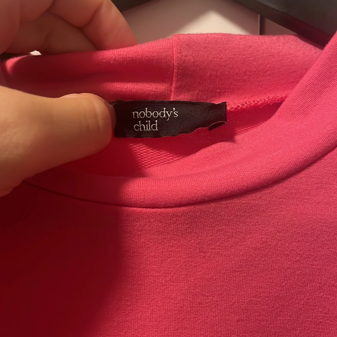 Rosa croppad tröja från Nobody's Child - 91