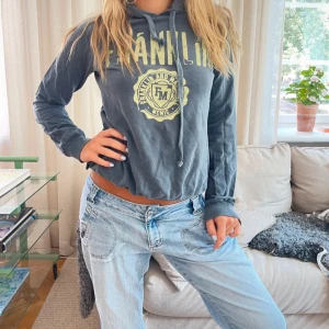 Hoodie - säljer denna hoodie i storlek S