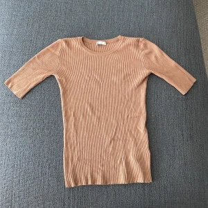 Tshirt/kort topp - I bra skick.