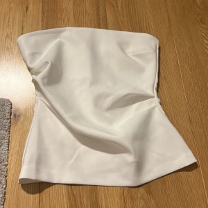 Topp från zara - Bandautopp från zara, figursydd och storlek s, helt ny oanvänd