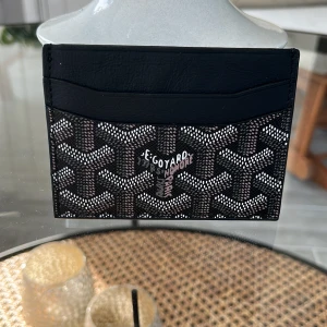 goyard plånbok  - Helt ny goyard plånbok oanvänd 10/10 skick skriv till mig om ni har frågor eller är intresserade.