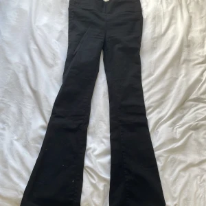 Jeans utan gylf eller fickor - Dessa jeans skulle jag säga är några av de skönaste jag har, dom är snygga och sitter så bra. 💕