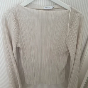 Plisserad blus - Blus från Stockh Lm 💗