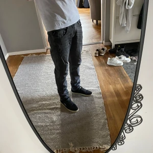 Replay jeans anbass - Riktigt sköna replay jeans i toppen skick | | Nytvättade så därför lite skrynkliga | | Hör av dig vid frågor ellr funderingar🤝