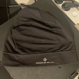 Ronhill mössa - Säljer ronhill mössa bra skick inga sakdor