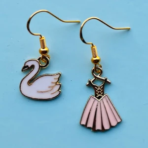 Drömmiga örhängen  - Nickelfria krokar. Kan hämtas i Hornstull i Stockholm eller skickas. 🌸